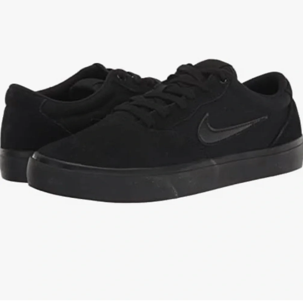 Nike Black Minimalist Sneakers with Sleek Design